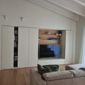 Zona living mobile su misura porta tv